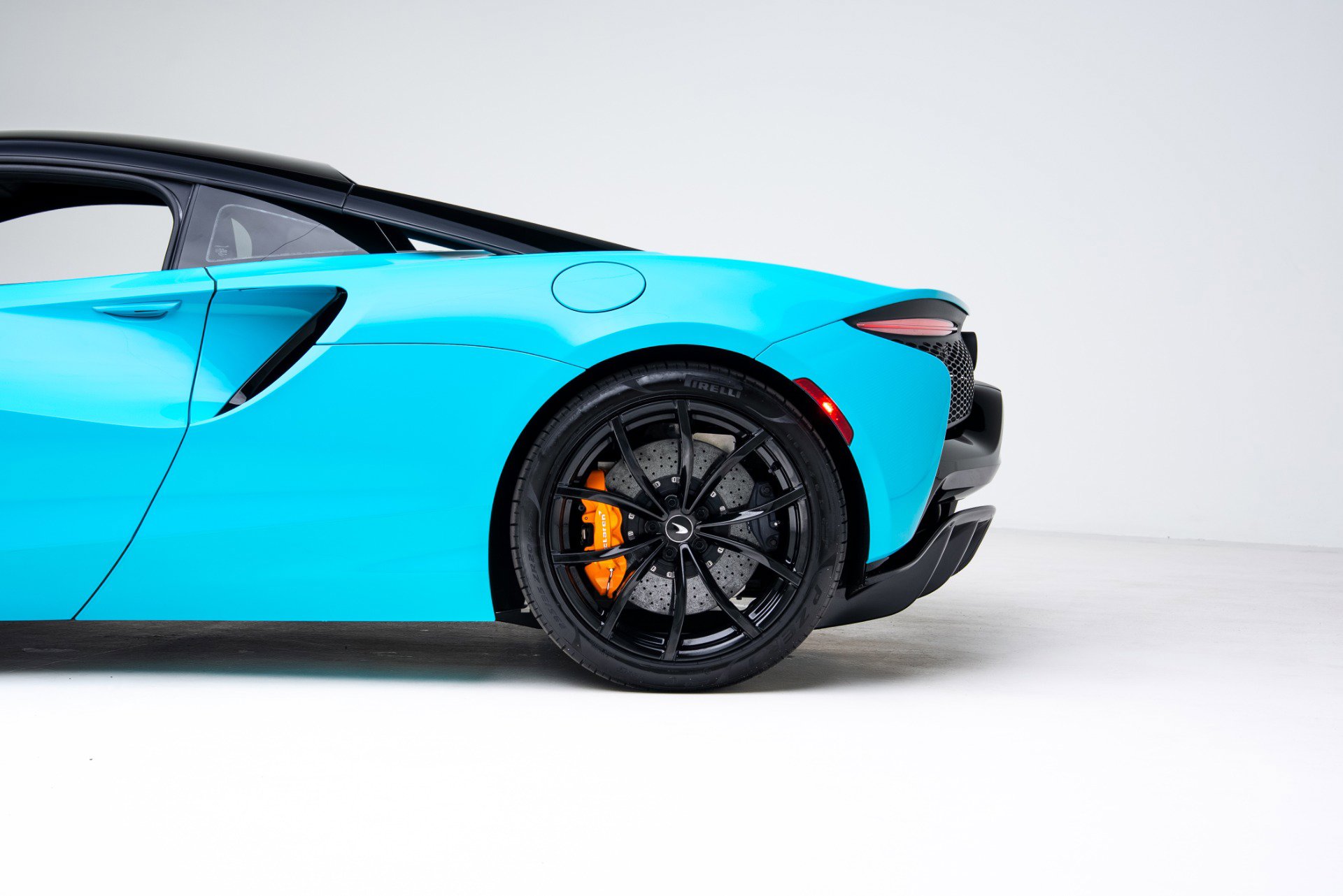 Used 2023 McLaren Artura image 16