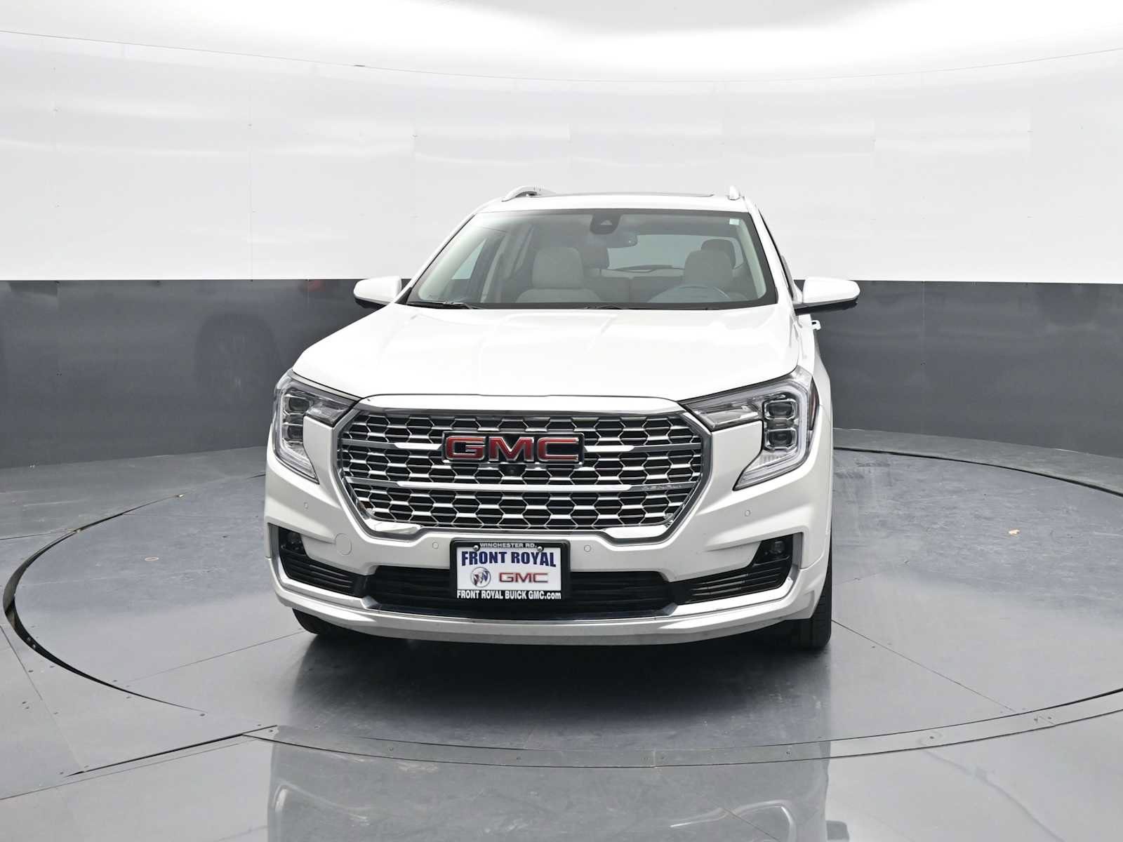 Used 2024 GMC Terrain Denali w/ Denali Premium Package image 3