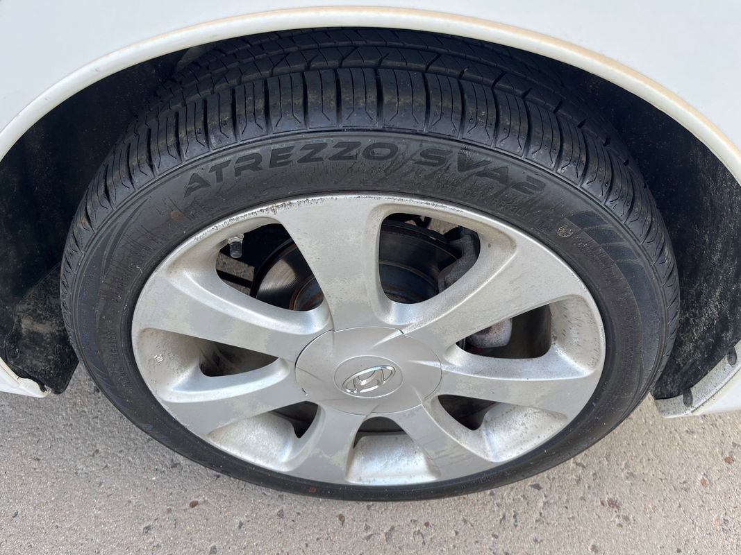 Used 2012 Hyundai Elantra Limited image 22