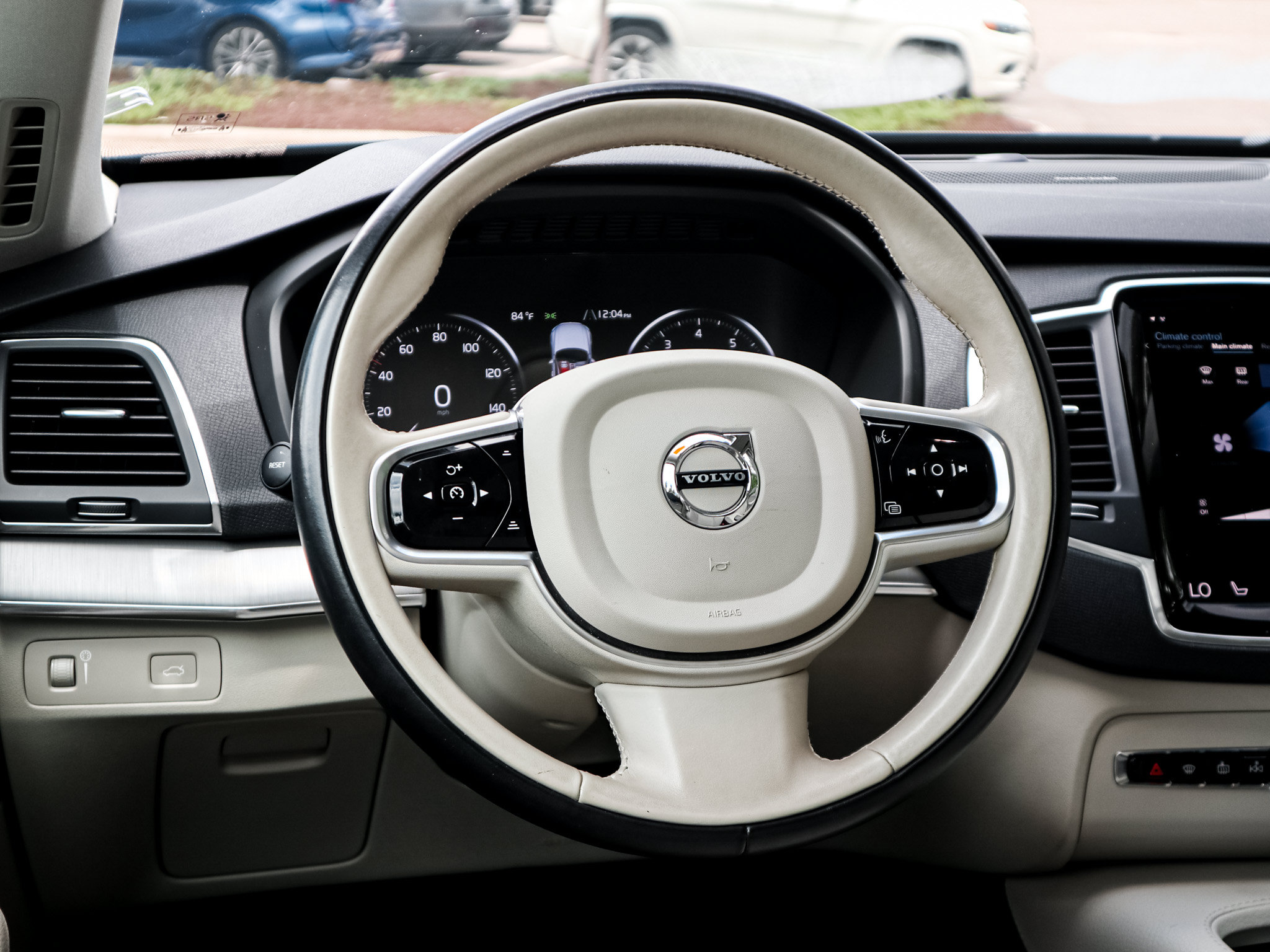 Used 2022 Volvo XC90 T5 Momentum w/ Climate Package AWD/4WD image 6