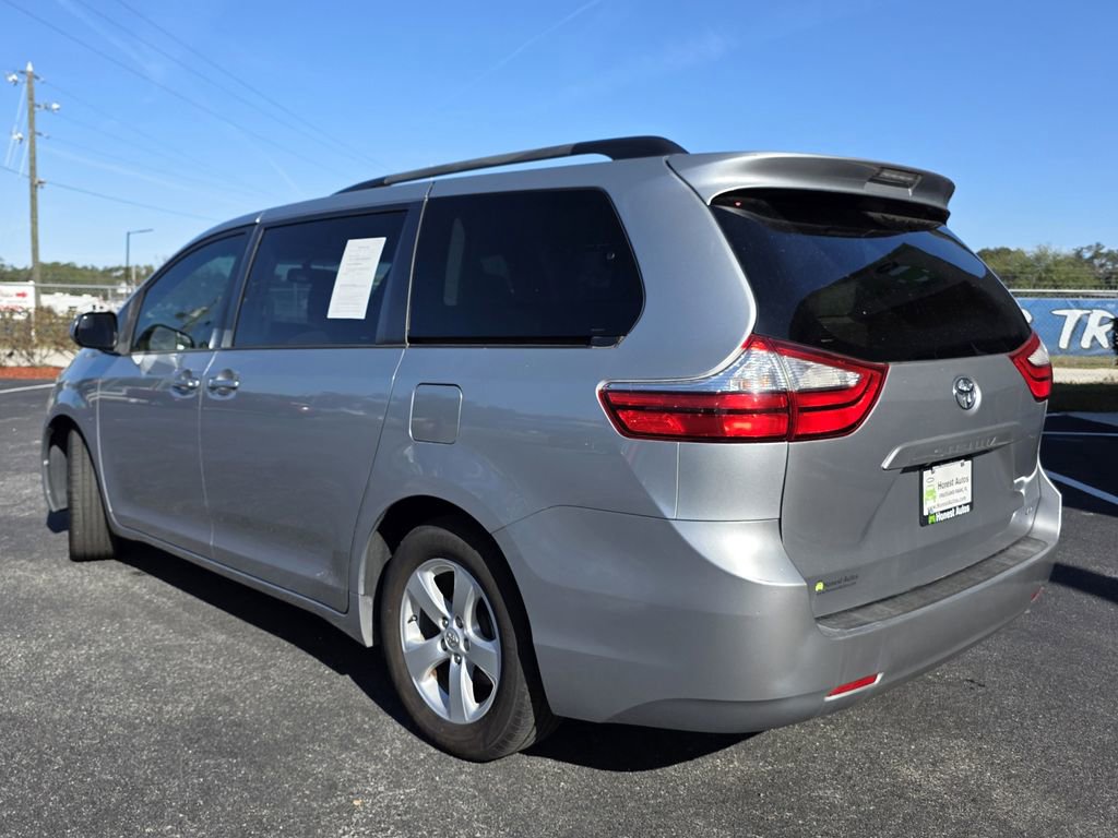 Used 2015 Toyota Sienna LE image 7