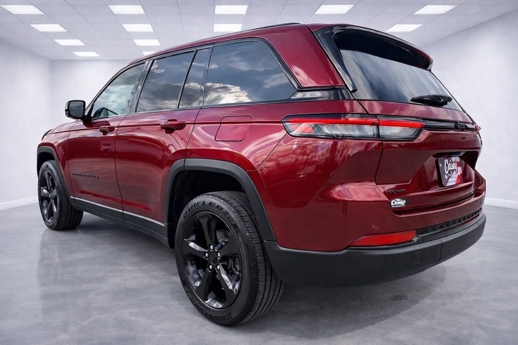Used 2023 Jeep Grand Cherokee Altitude image 5