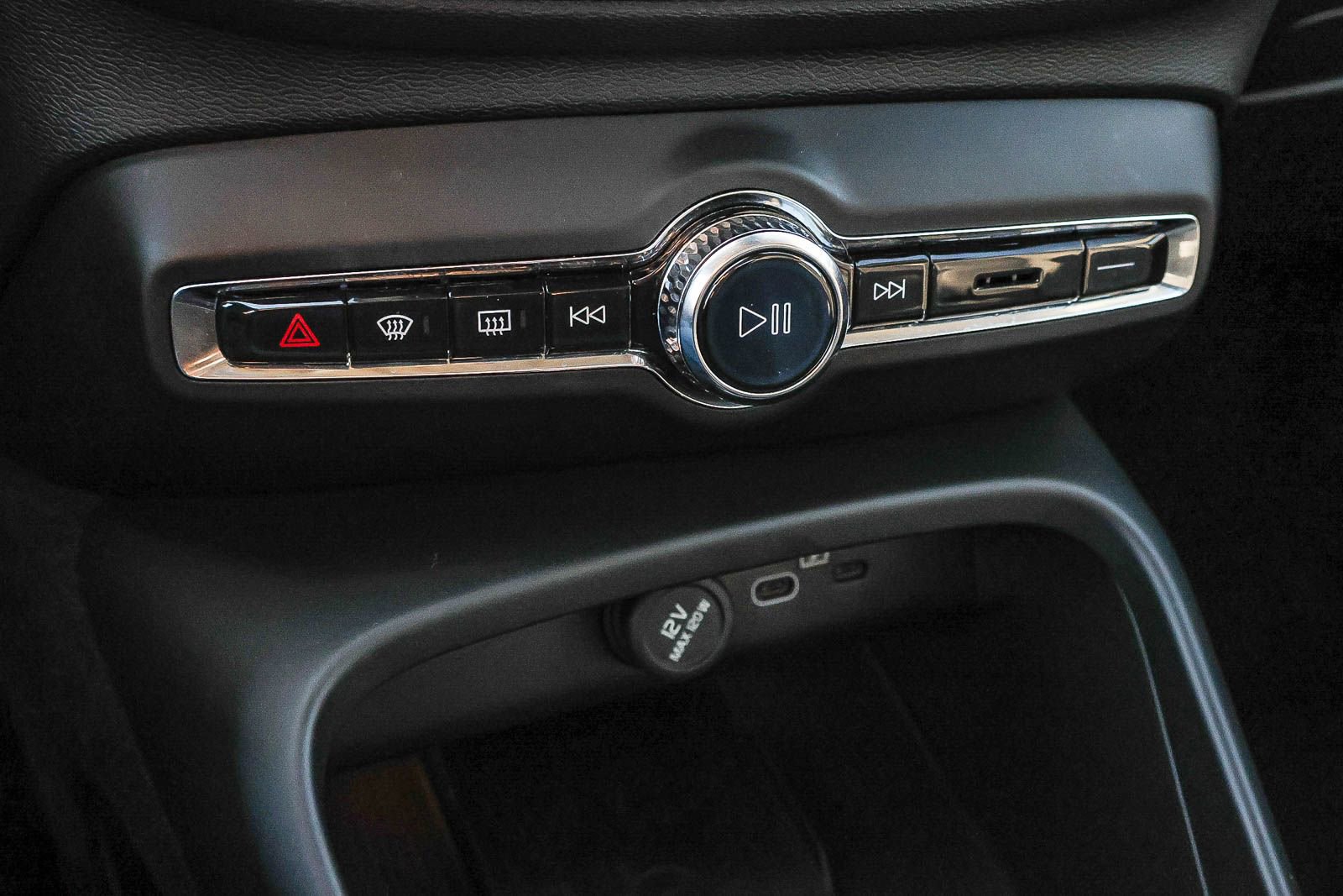 Used 2023 Volvo XC40 B5 Ultimate w/ Protection Package Premier image 39