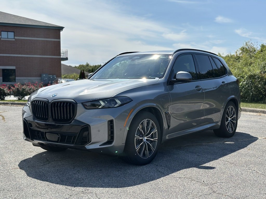 New 2026 BMW X5 xDrive50e w/ Executive Package image 3