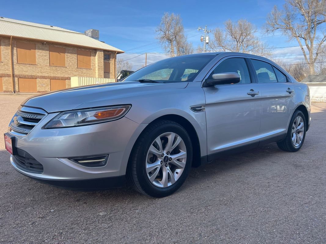 Used 2010 Ford Taurus SEL image 8