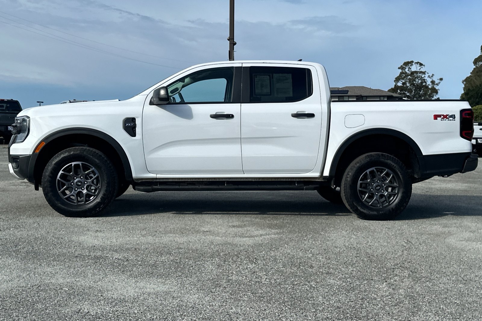 Used 2025 Ford Ranger XLT w/ FX4 Off-Road Package AWD/4WD image 2