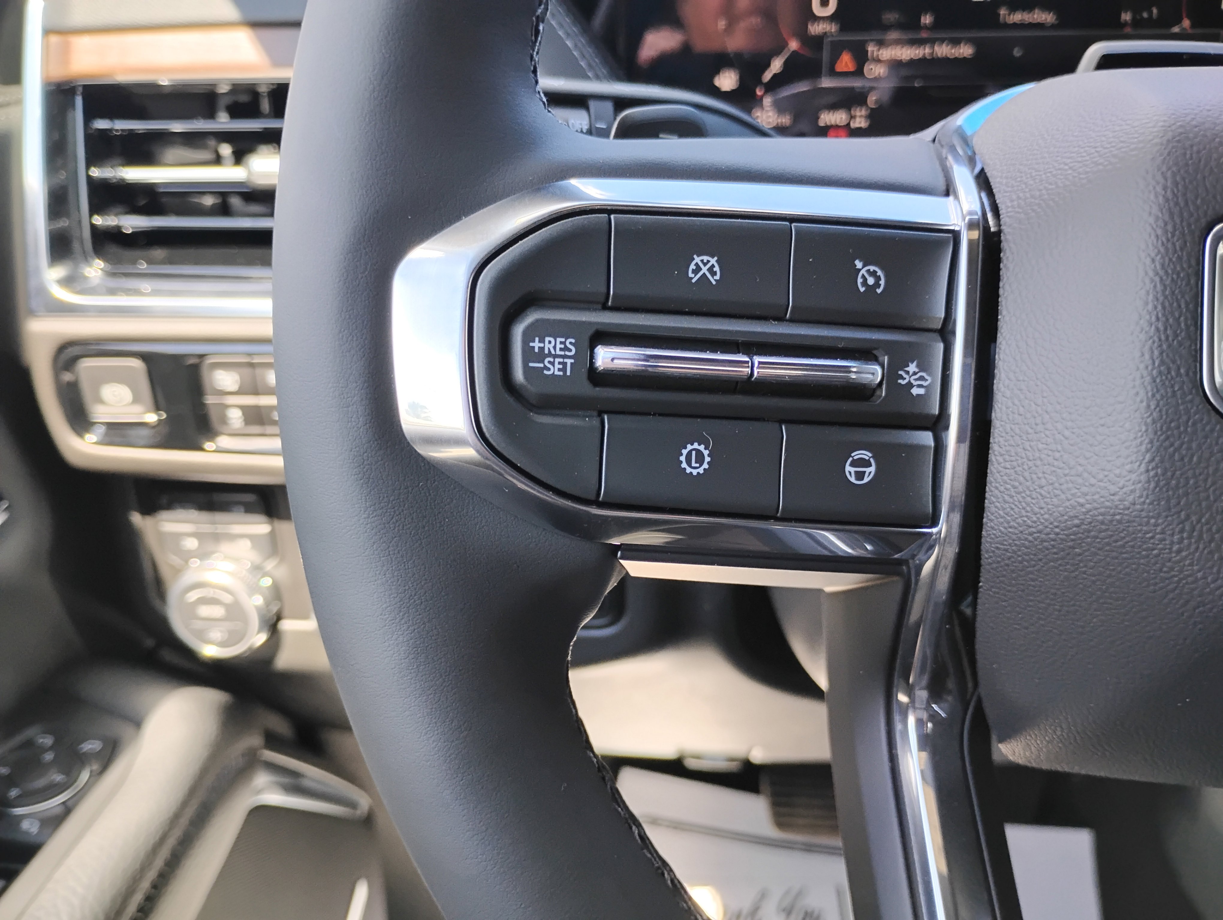 New 2025 GMC Yukon Denali w/ Denali Reserve Package image 5