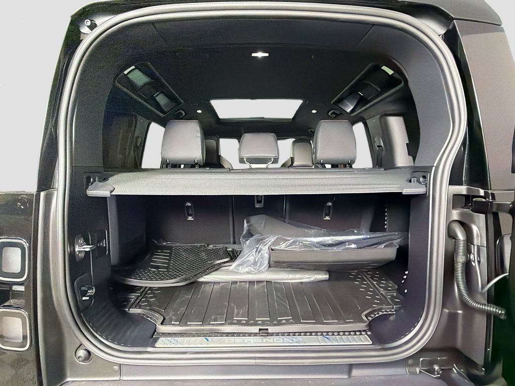 New 2026 Land Rover Defender 110 OCTA AWD/4WD image 28