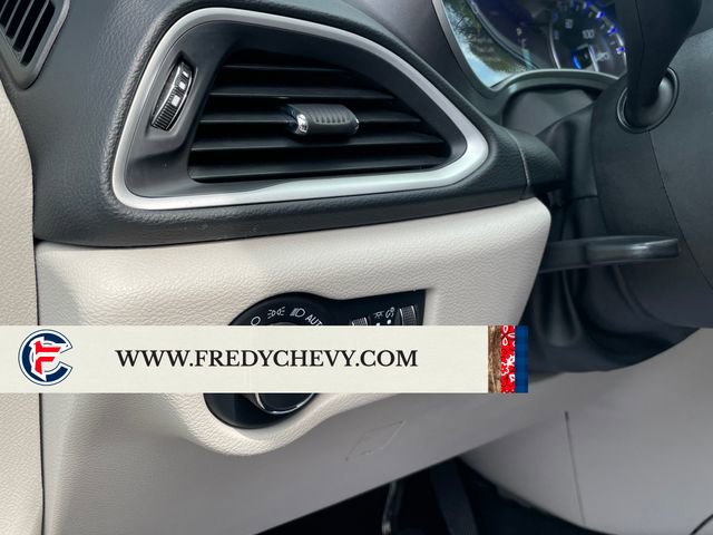 Used 2023 Chrysler Pacifica Touring-L FWD image 35