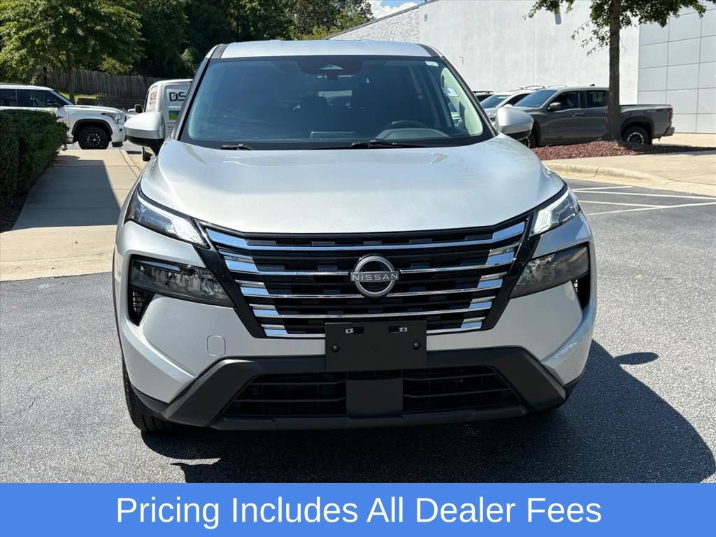 Used 2025 Nissan Rogue SV AWD/4WD image 4