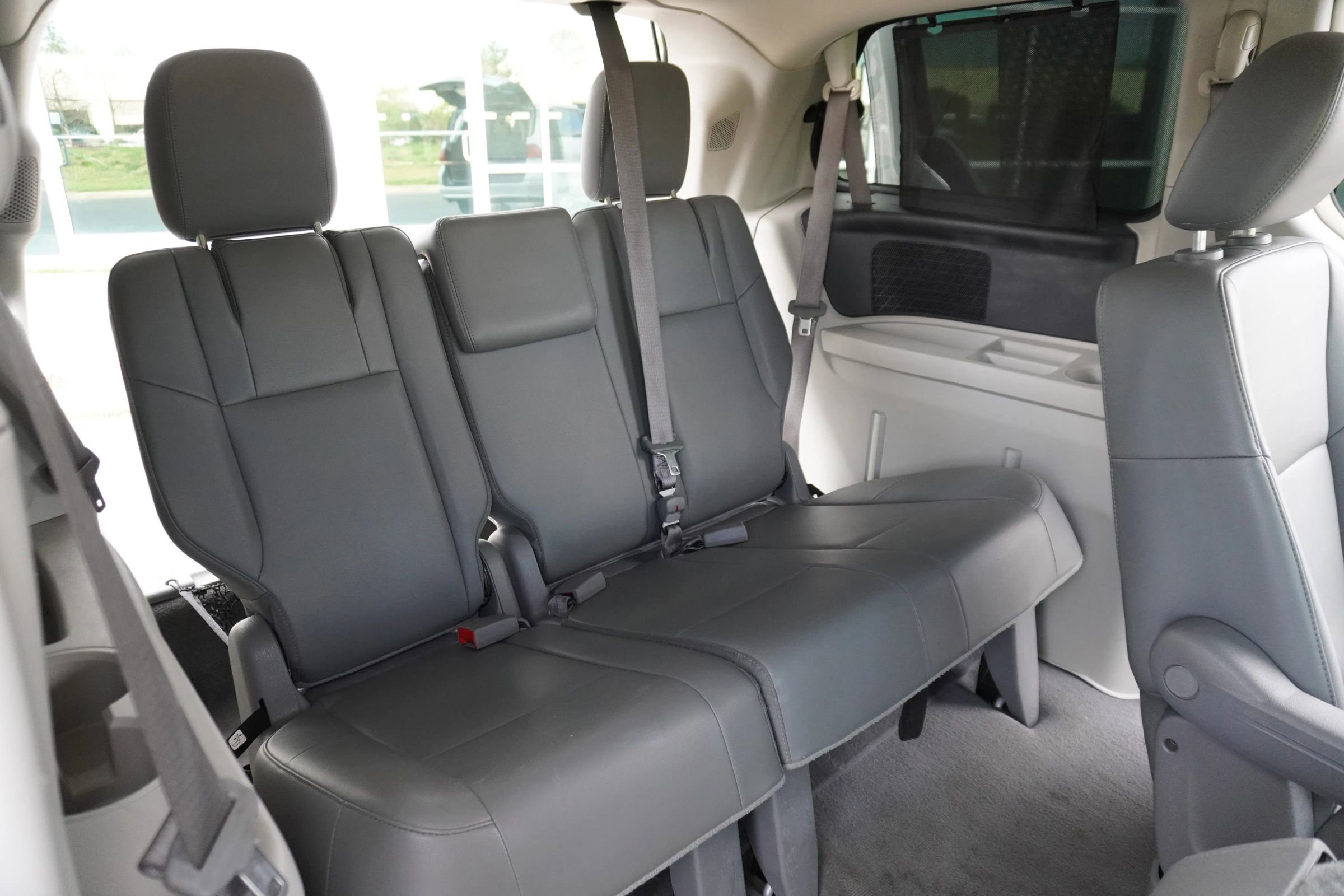 Used 2012 Volkswagen Routan SE FWD image 14