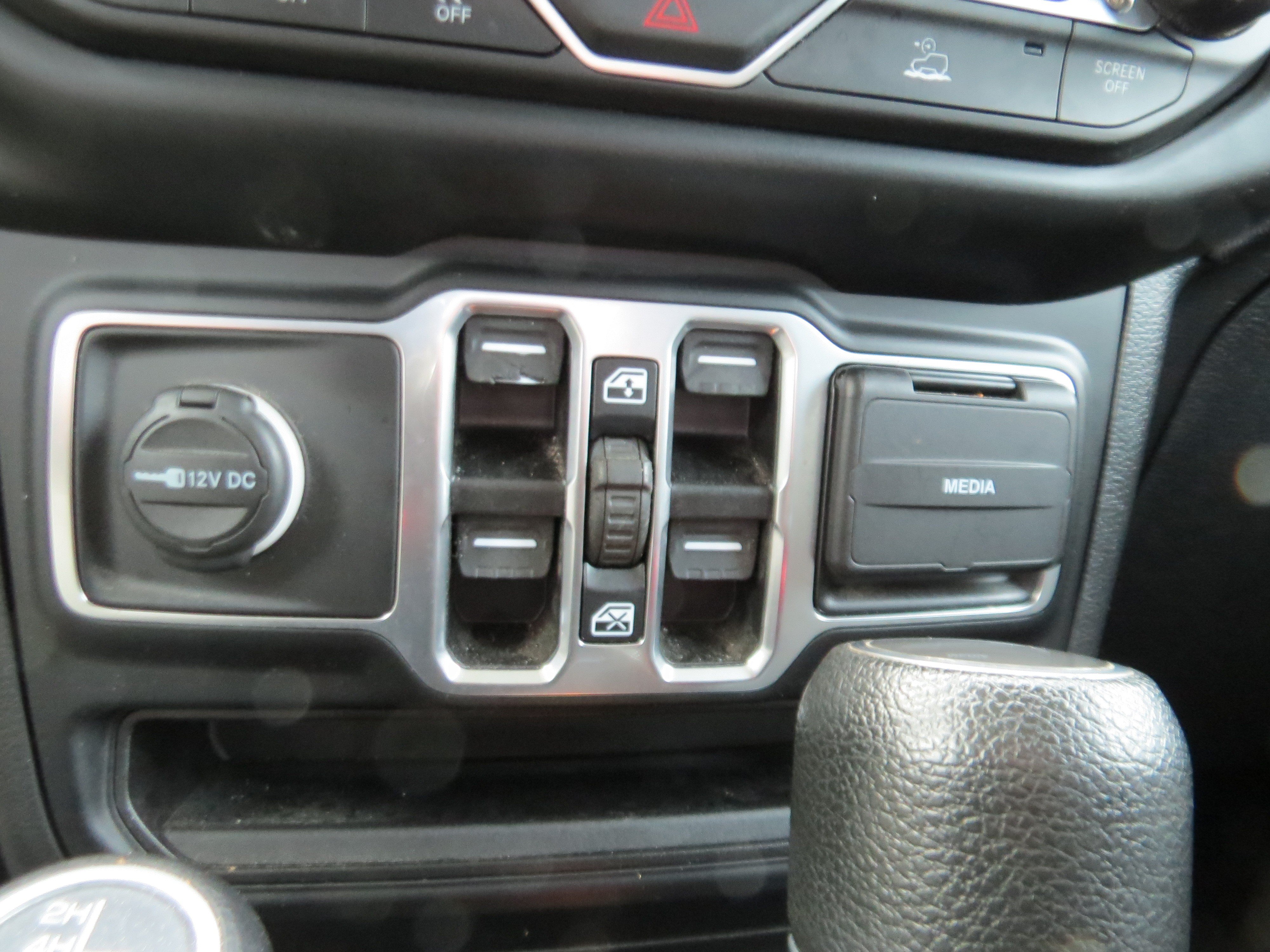 Used 2023 Jeep Gladiator Sport AWD/4WD image 17