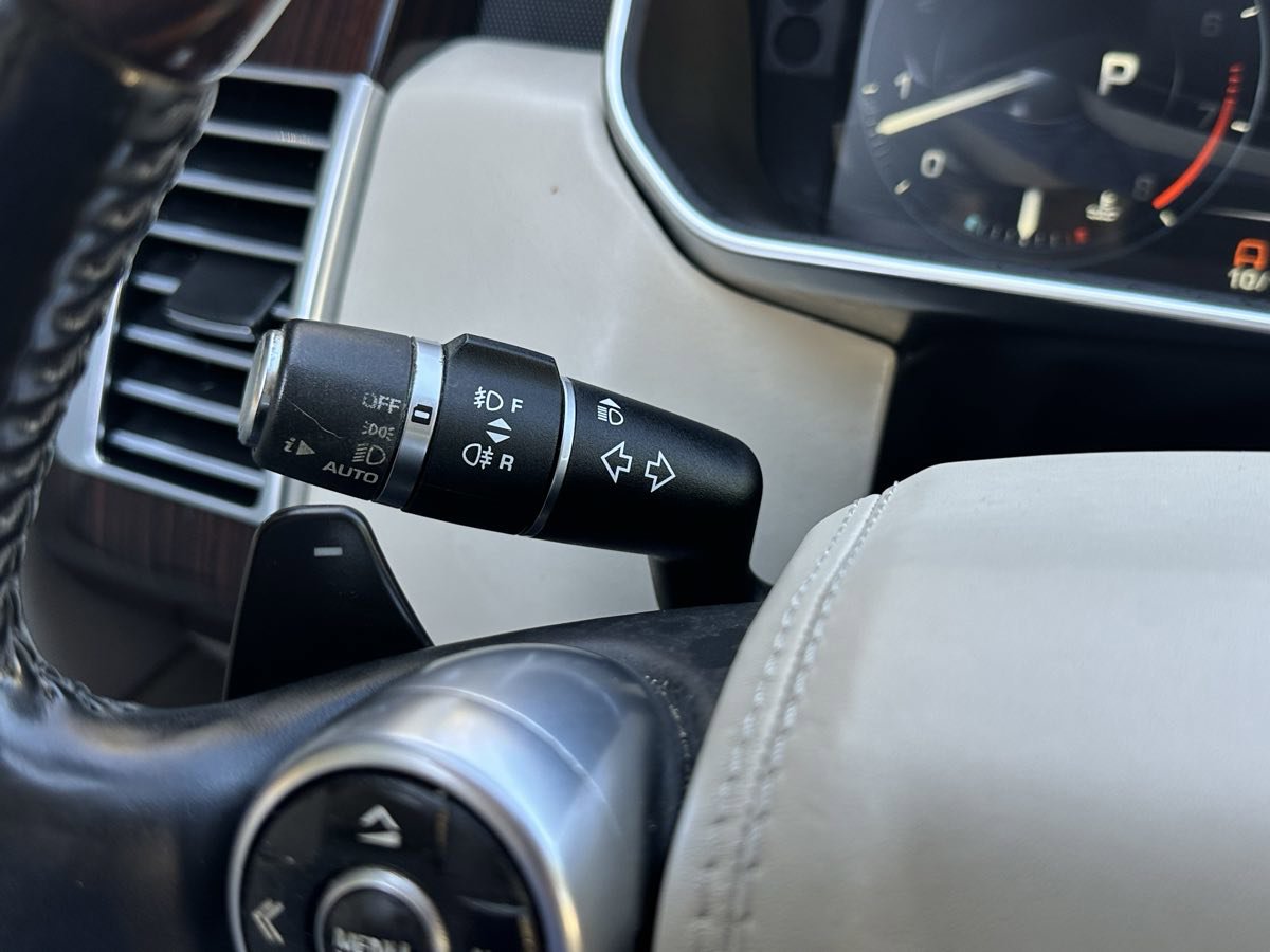 Used 2014 Land Rover Range Rover HSE image 39