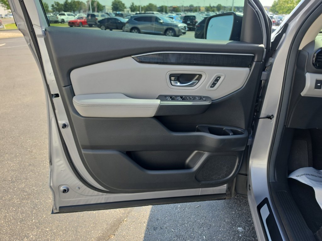 Used 2025 Honda Pilot Elite image 24
