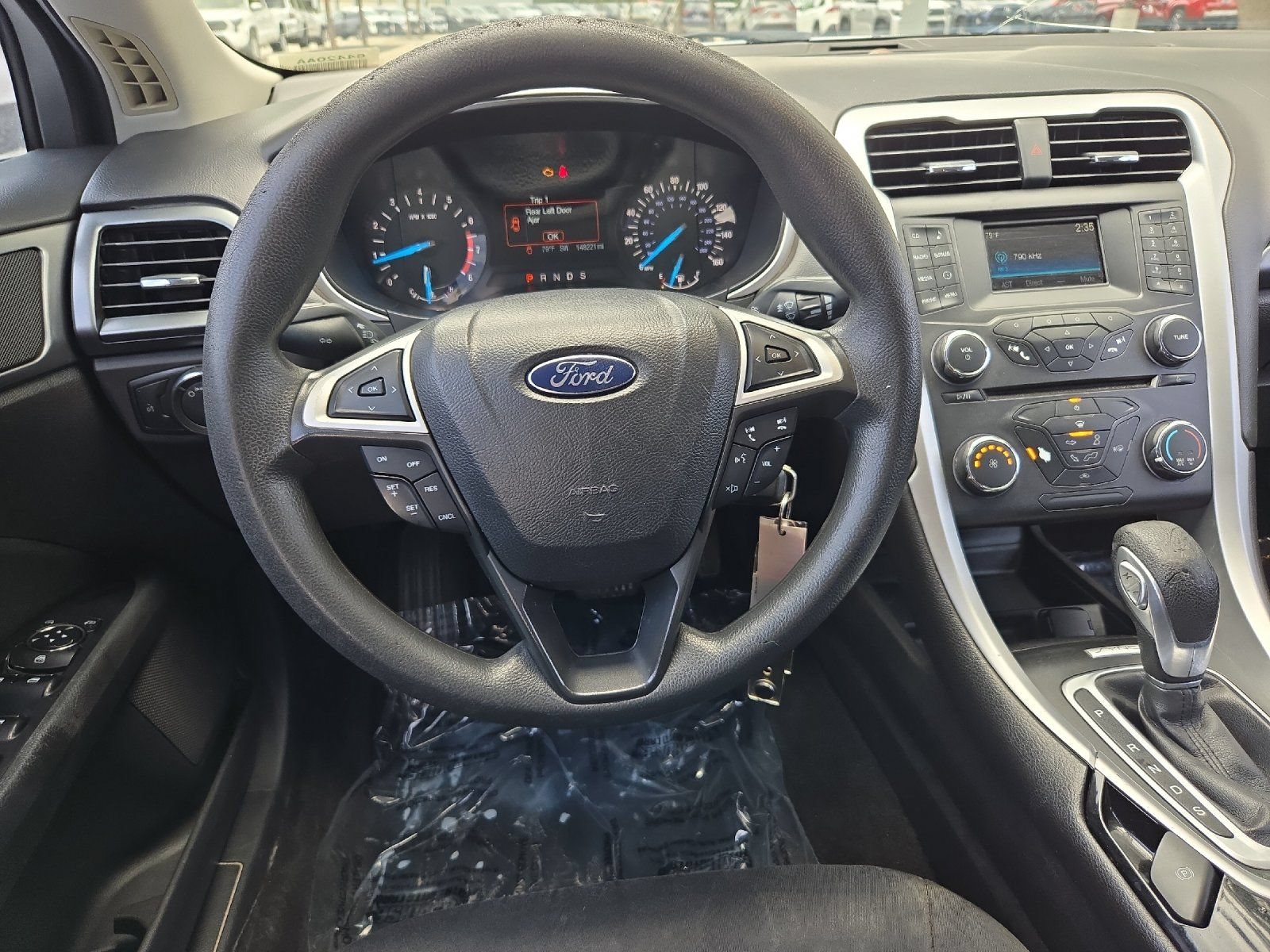Used 2015 Ford Fusion SE FWD image 13