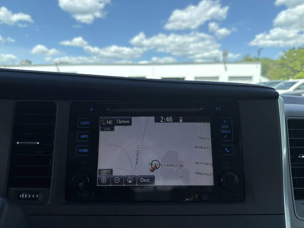 Used 2015 Toyota Sienna XLE Premium FWD image 23