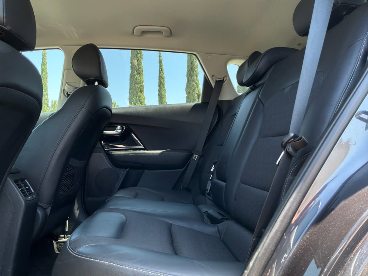 Used 2019 Kia Niro S Touring FWD image 16