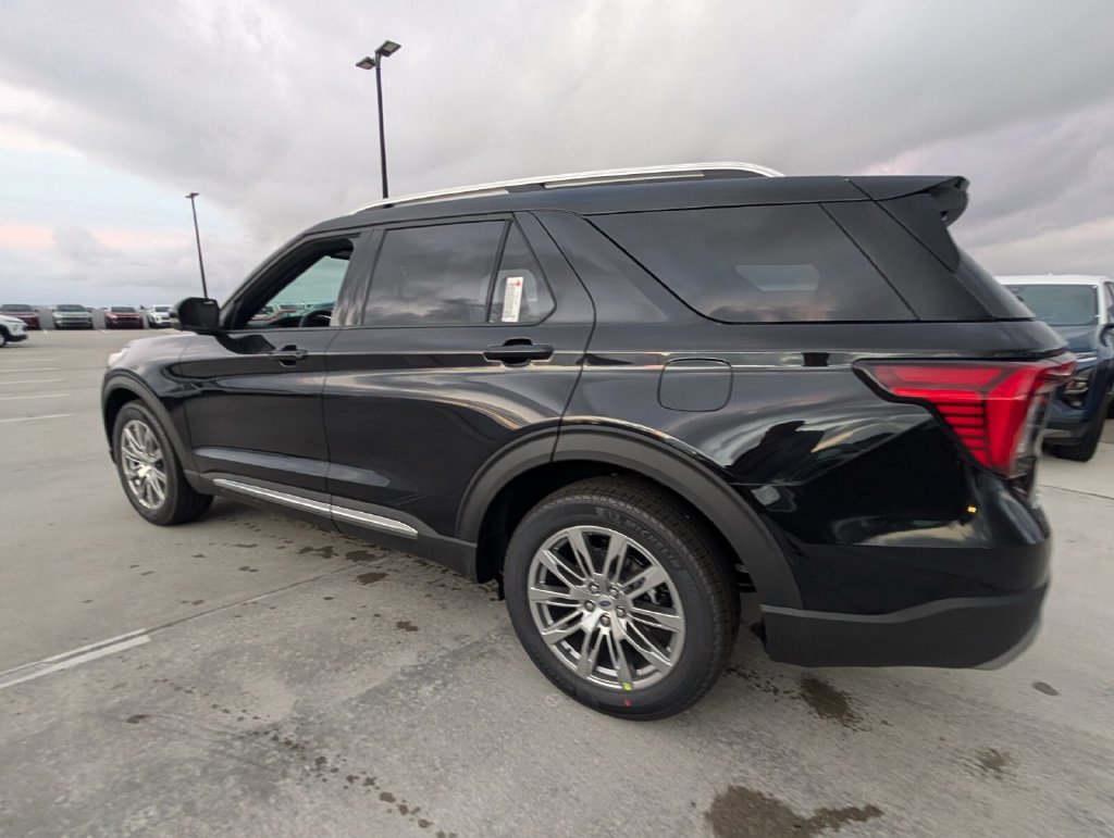 New 2026 Ford Explorer Platinum RWD image 9