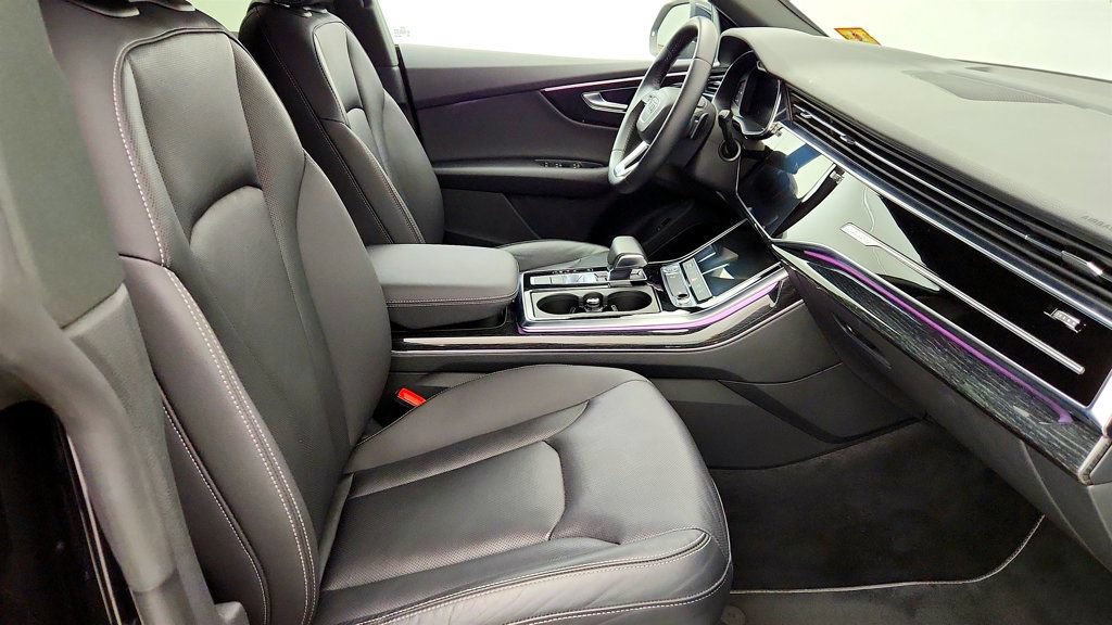Used 2019 Audi Q8 Premium Plus w/ Premium Plus AWD/4WD image 25