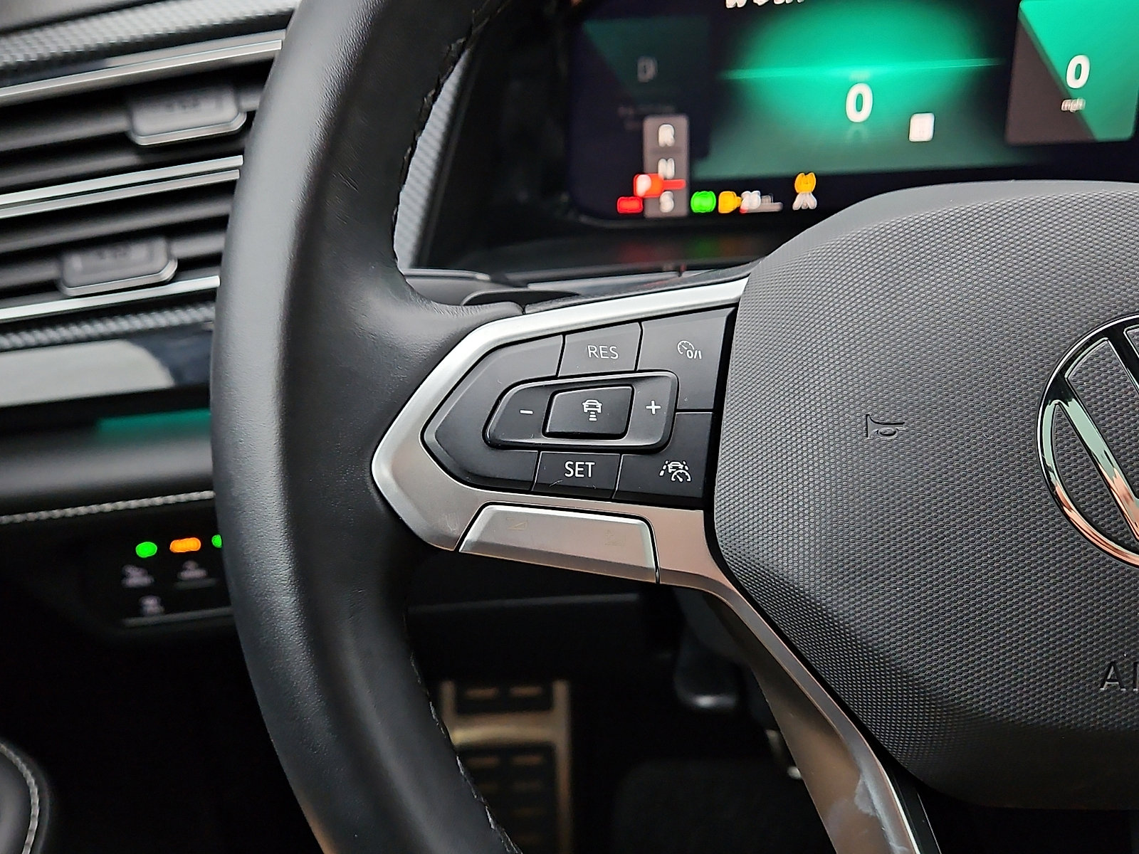 Used 2025 Volkswagen Atlas Cross Sport SEL Premium R-Line image 18