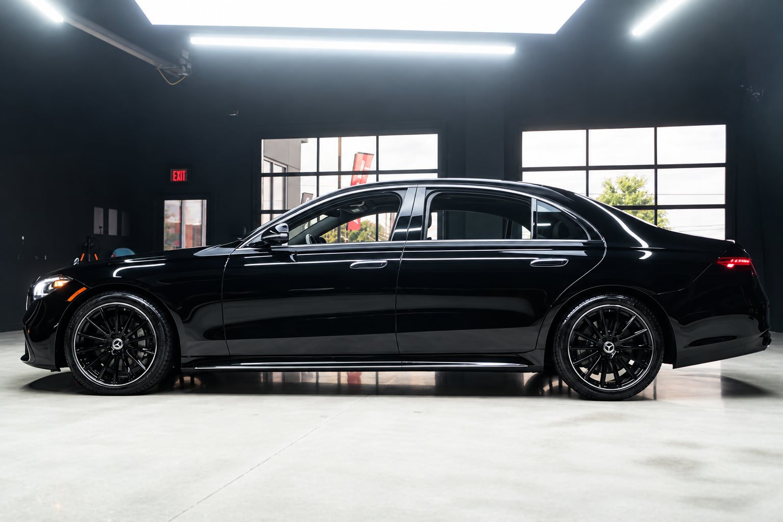 Used 2023 Mercedes-Benz S 500 4MATIC w/ AMG Line image 10