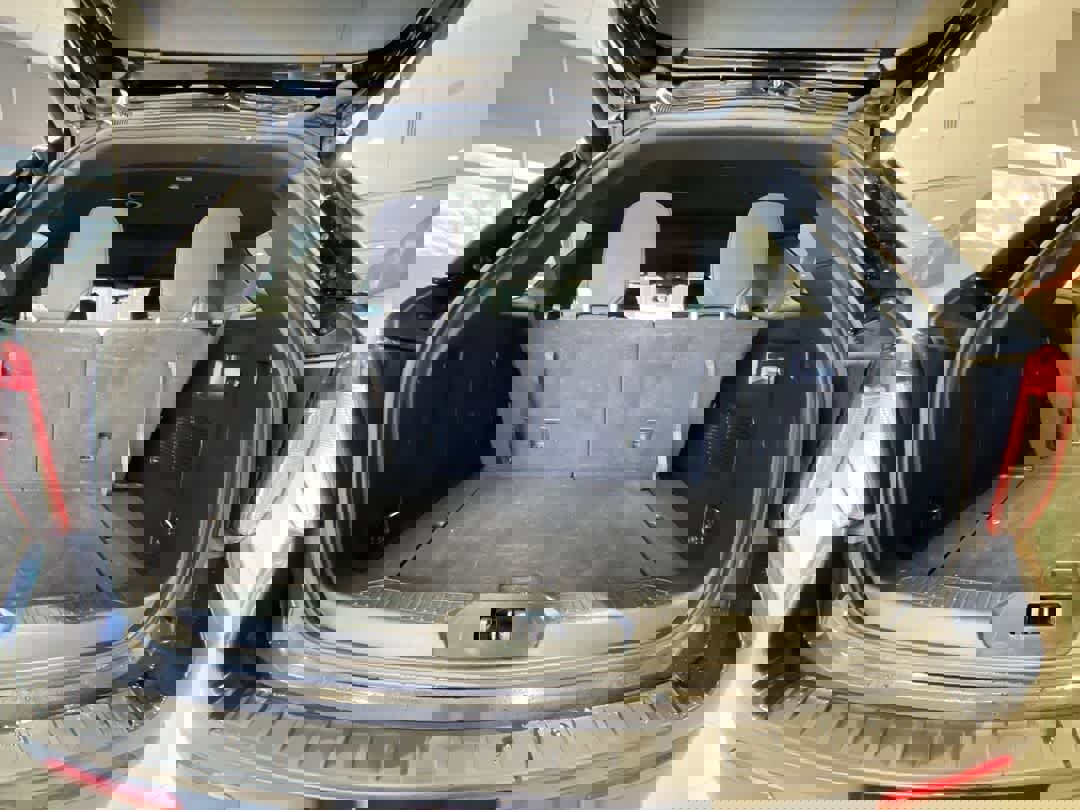 Used 2020 Ford Explorer XLT w/ Comfort Package image 26