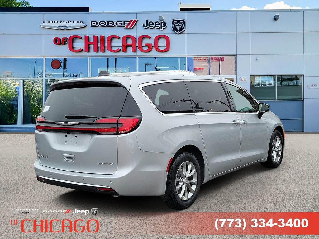 New 2026 Chrysler Pacifica Limited image 4