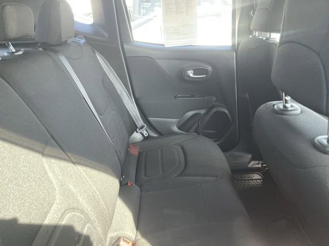 Used 2020 Jeep Renegade Latitude w/ Cold Weather Group image 10