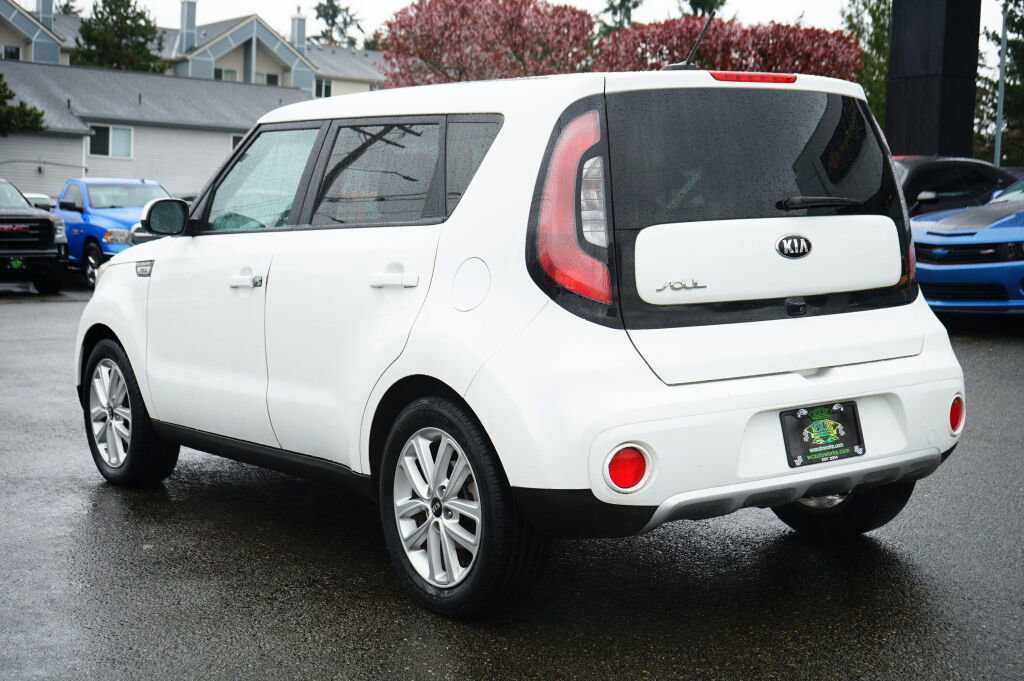 Used 2018 Kia Soul + image 3