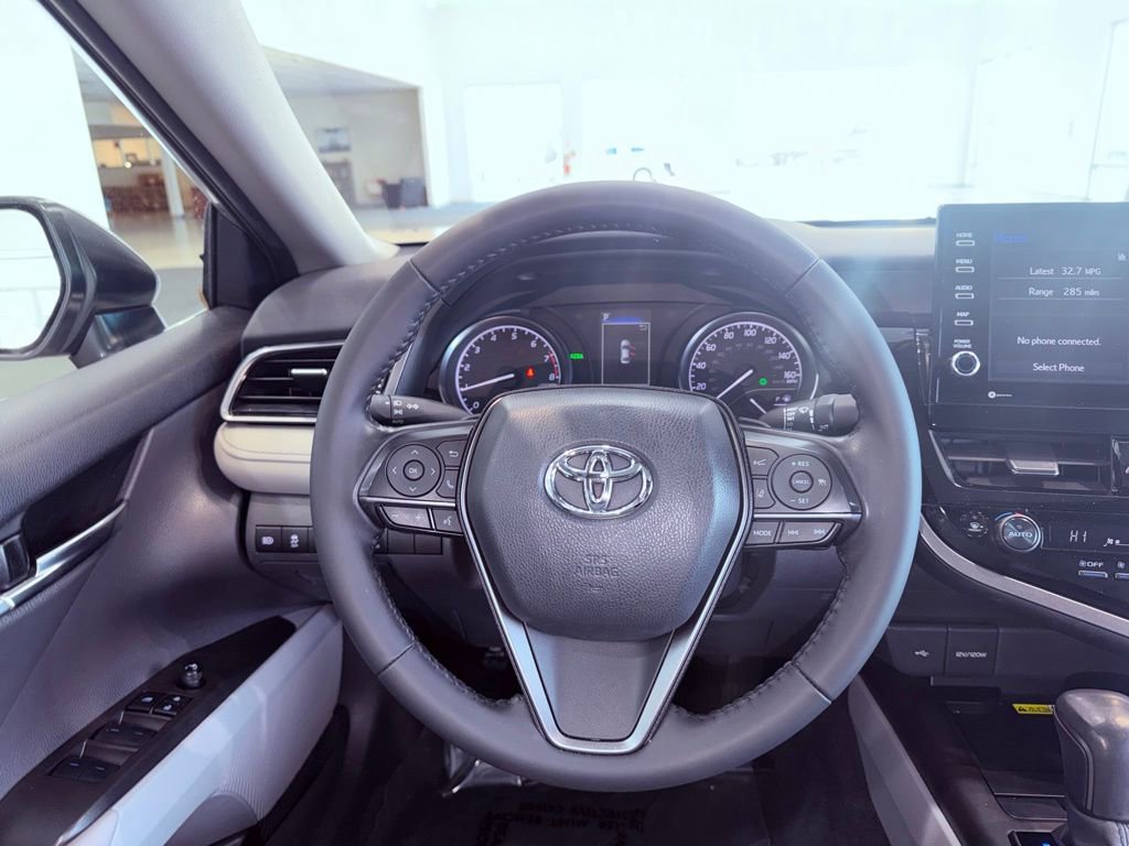 Used 2022 Toyota Camry SE image 17
