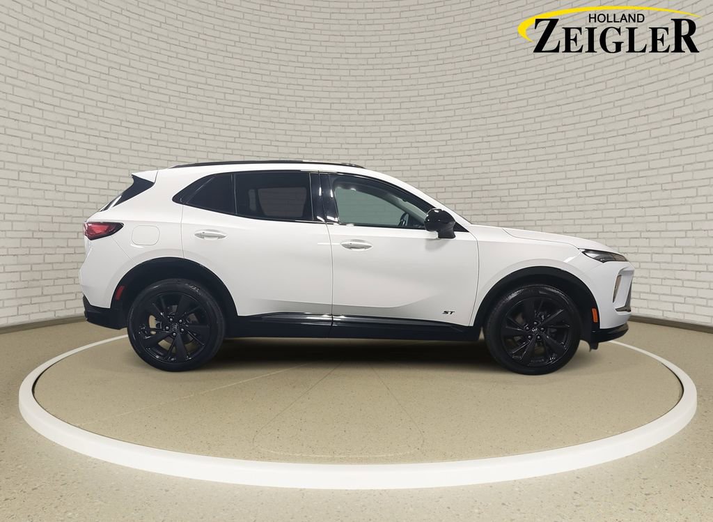 Used 2024 Buick Envision Sport Touring image 4