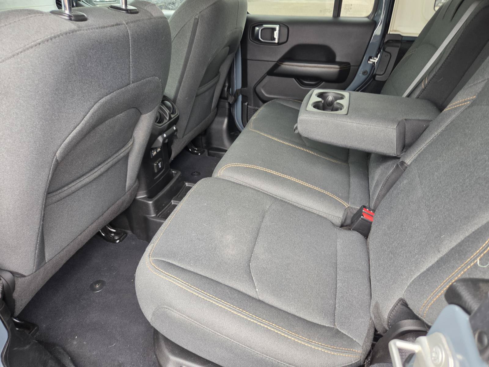 Used 2024 Jeep Wrangler Unlimited Sahara AWD/4WD image 13