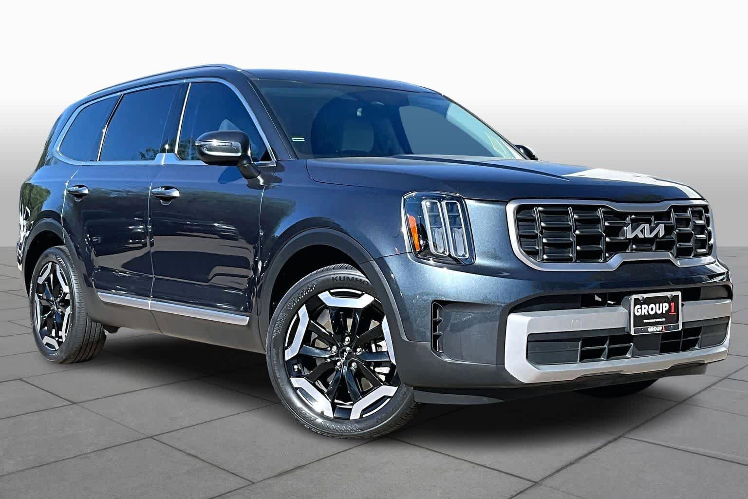 Used 2024 Kia Telluride S image 3