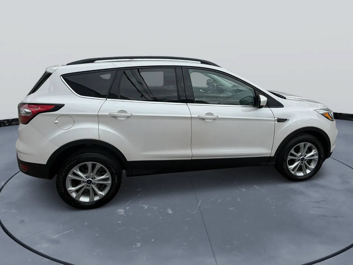 Used 2018 Ford Escape SE FWD image 4