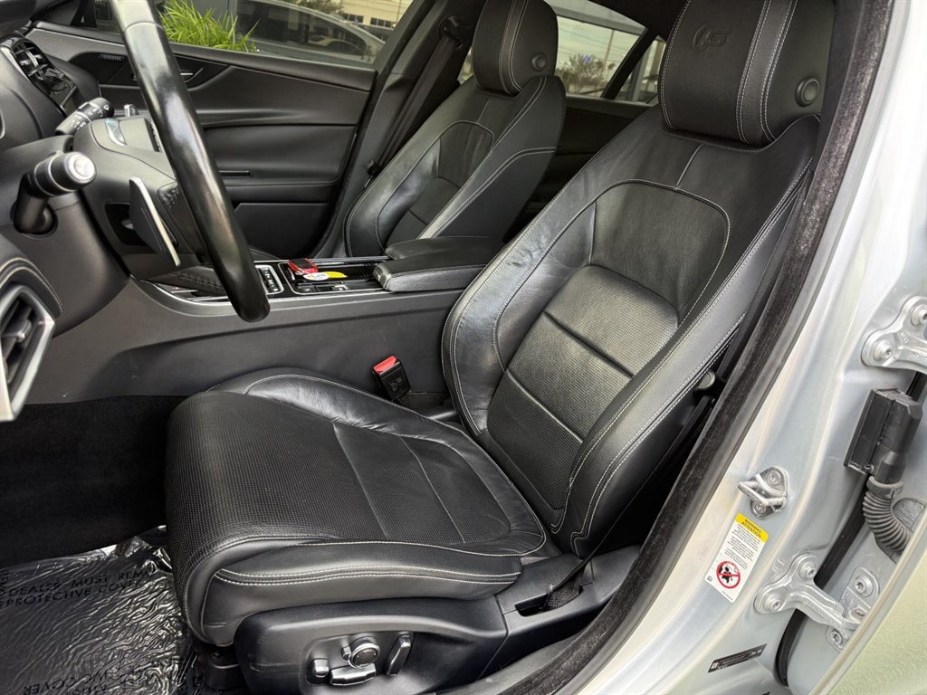 Used 2018 Jaguar XE S RWD image 14