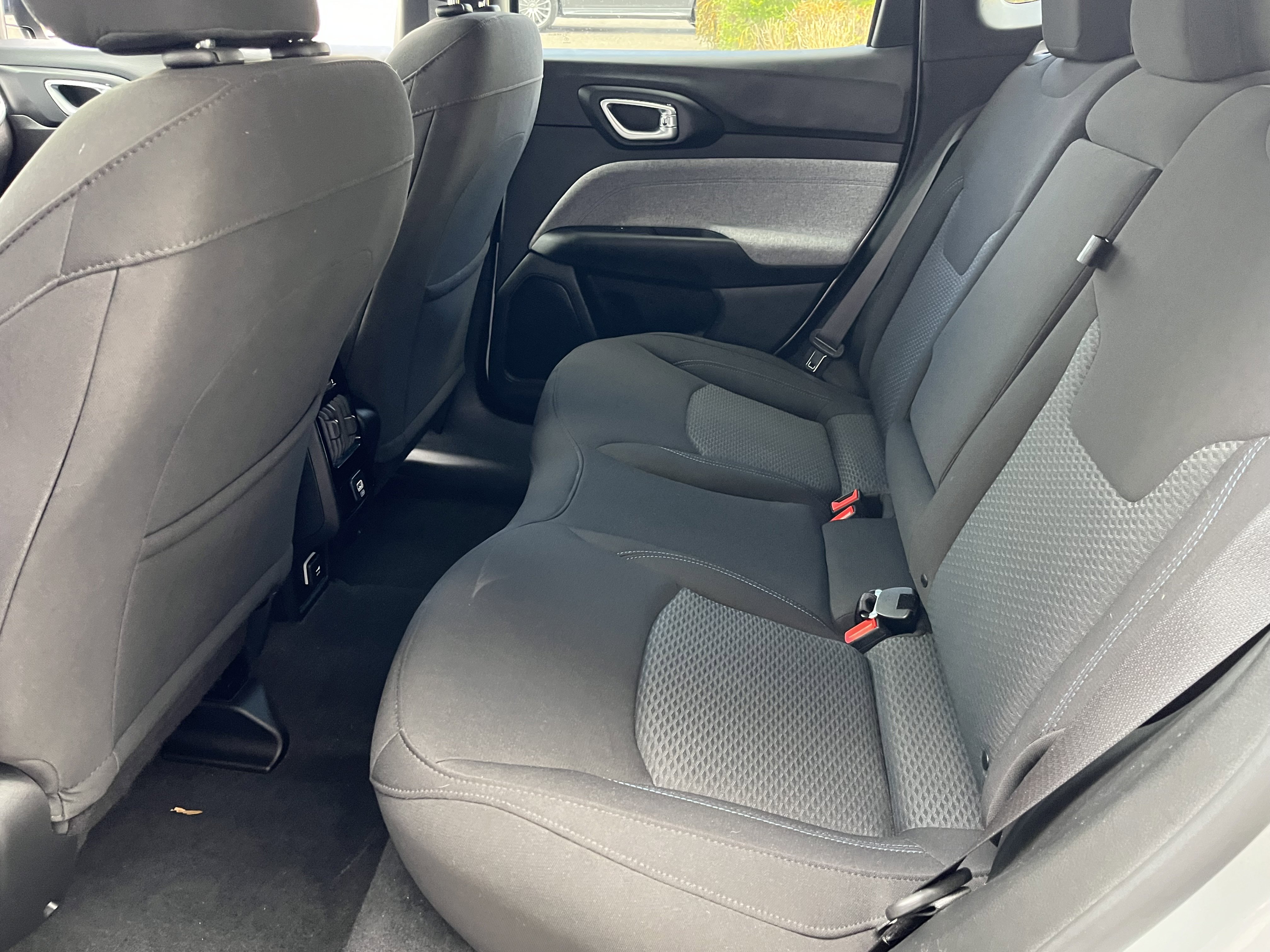 Used 2024 Jeep Compass Sport image 2