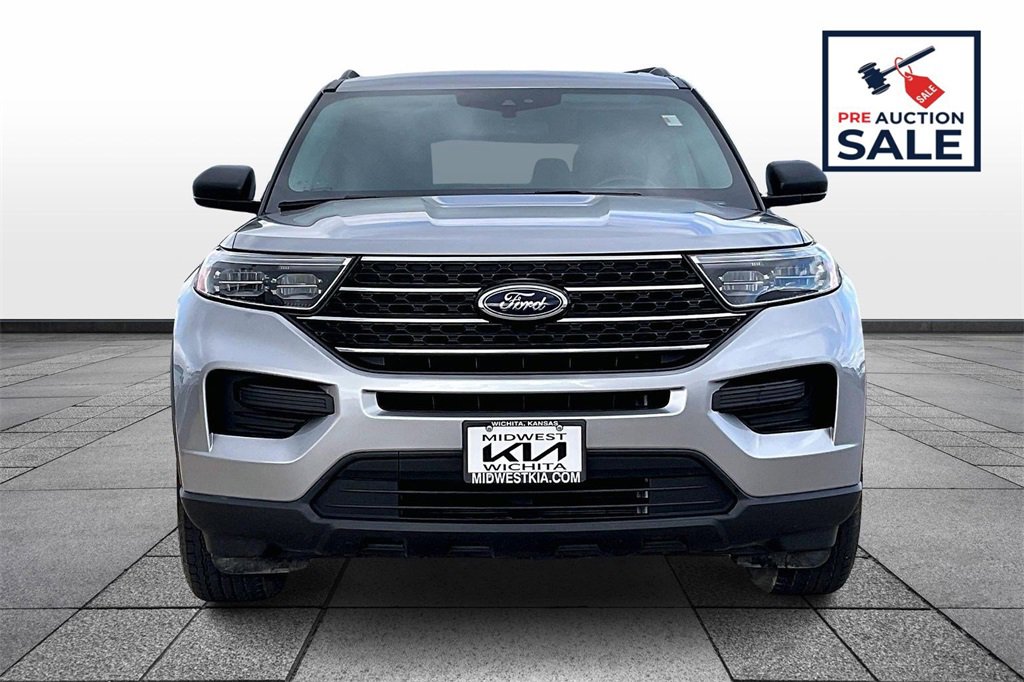Used 2022 Ford Explorer XLT image 3
