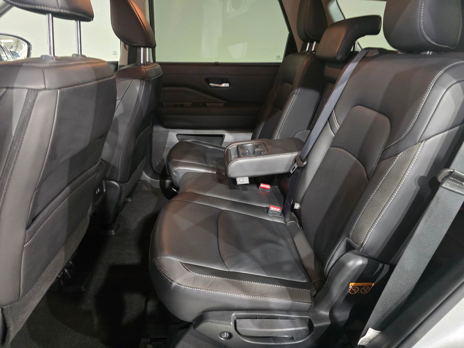 Used 2025 Nissan Pathfinder SL image 40