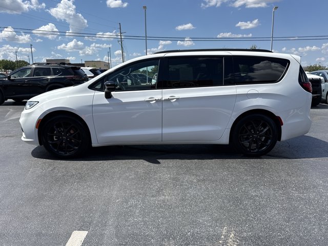 Used 2025 Chrysler Pacifica Limited FWD image 14