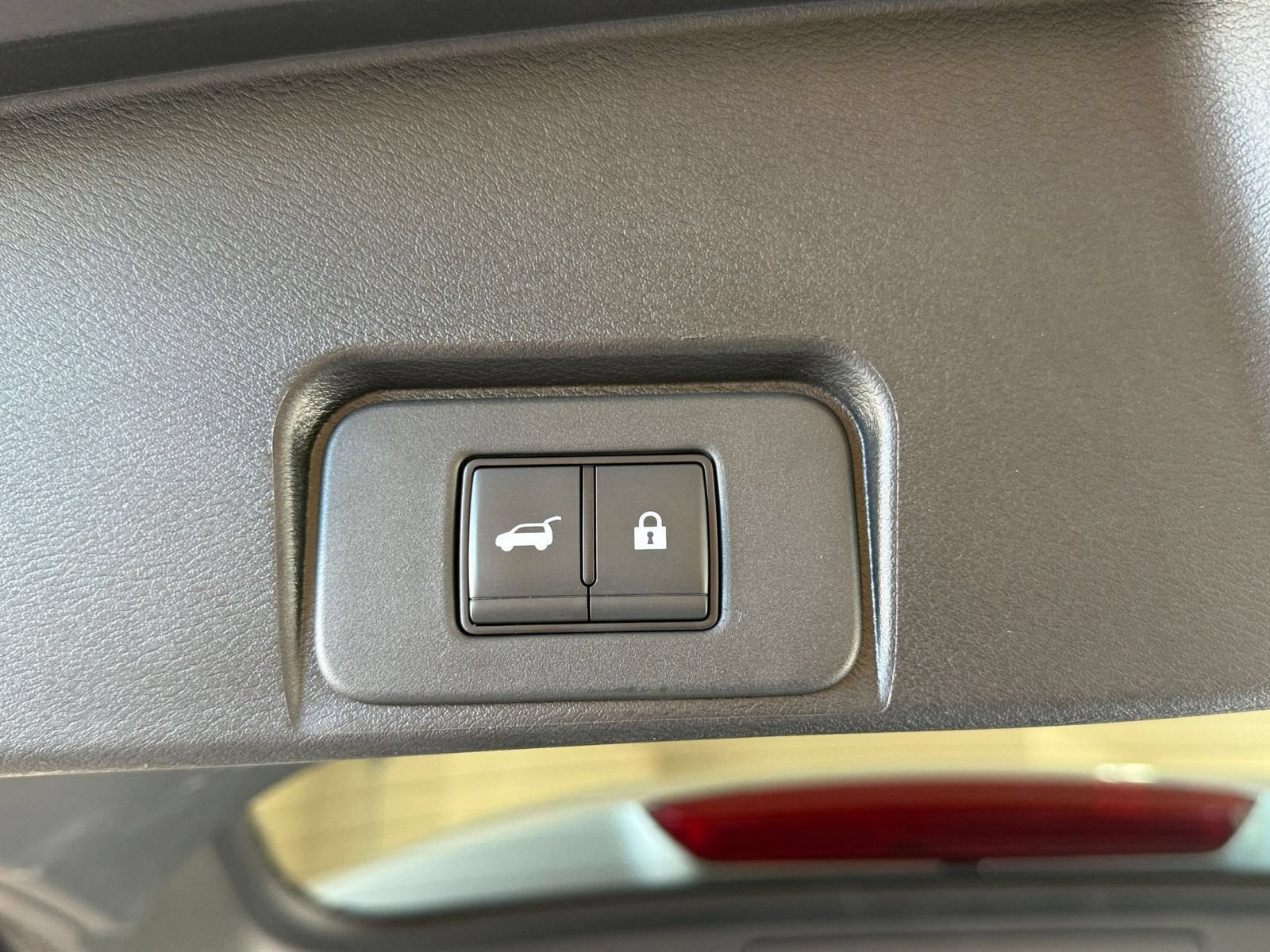 Used 2025 Nissan Rogue SV FWD image 22
