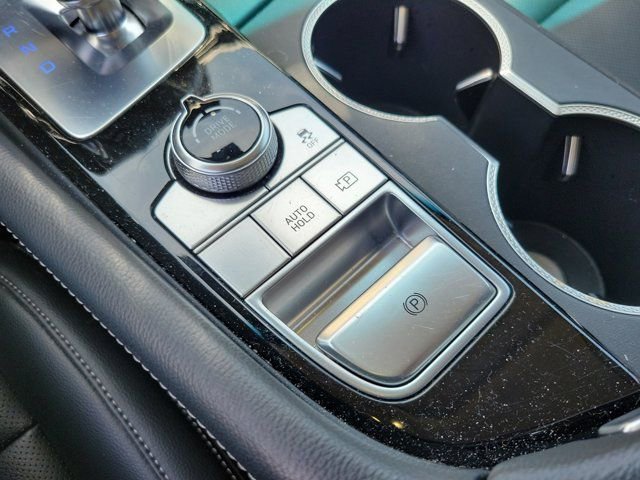 Used 2025 Genesis G70 2.5T image 10