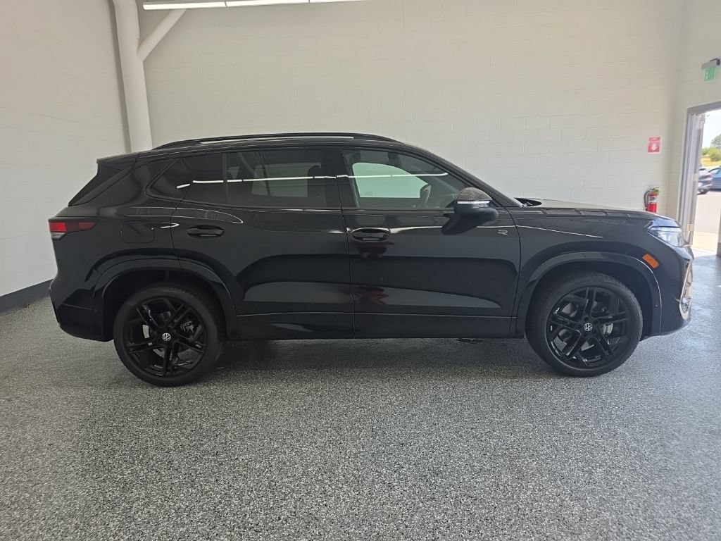 New 2026 Volkswagen Tiguan SE R-Line AWD/4WD image 6