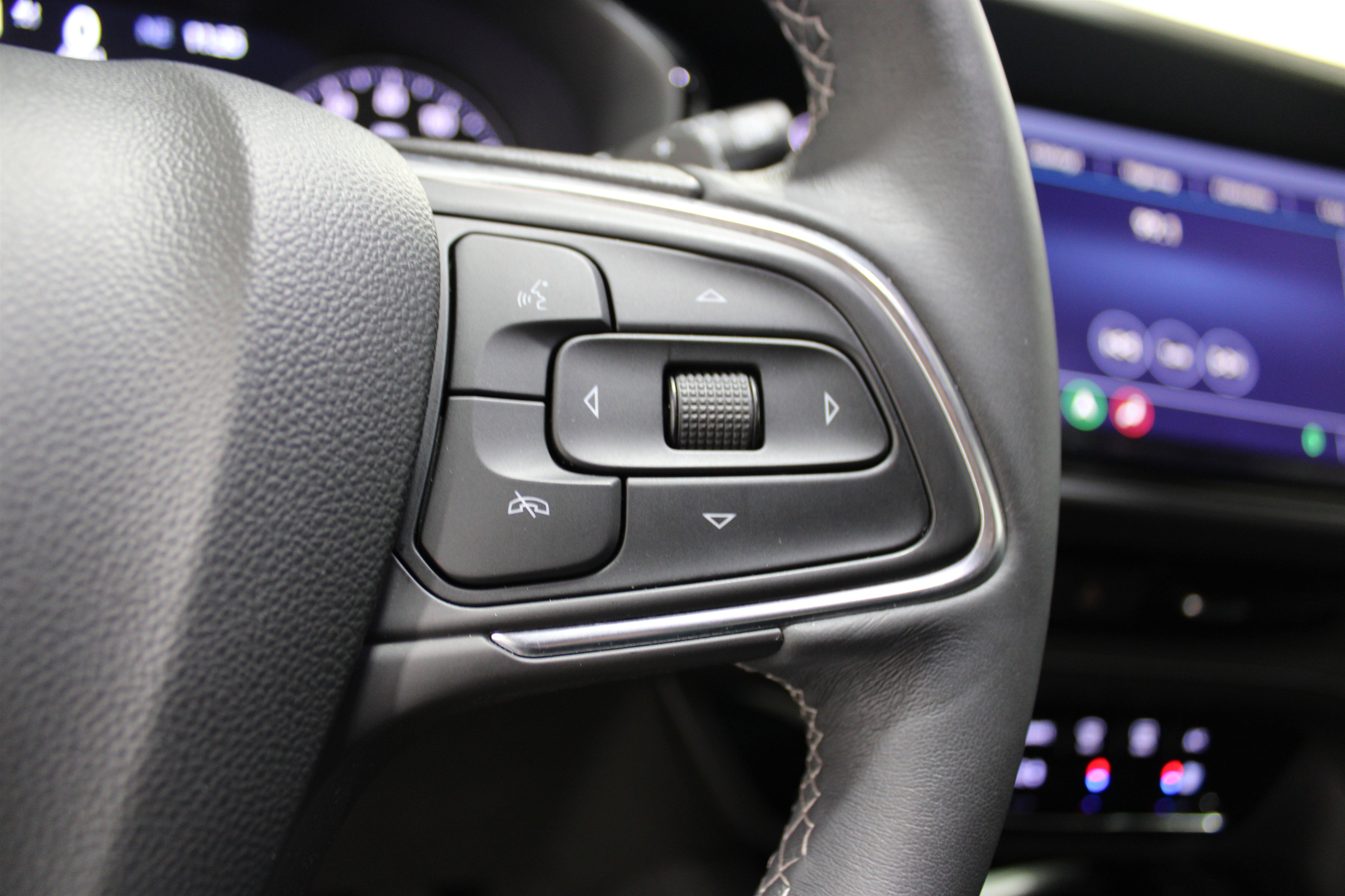 Used 2021 Buick Envision Avenir w/ Technology Package II image 11