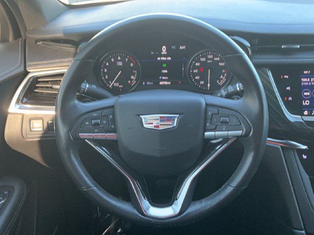 Used 2022 Cadillac XT6 Premium Luxury w/ Technology Package FWD image 11