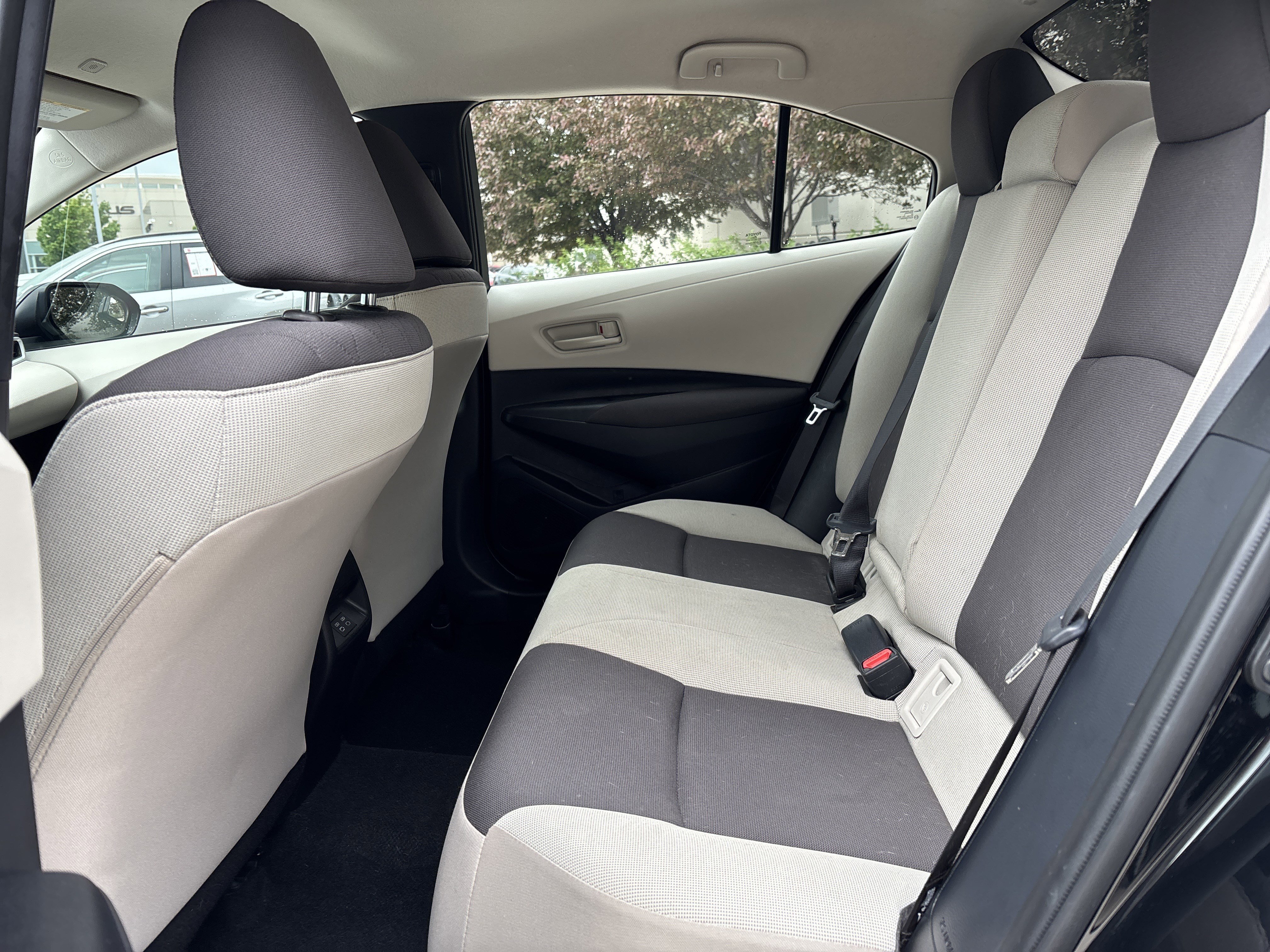 Used 2025 Toyota Corolla LE FWD image 30