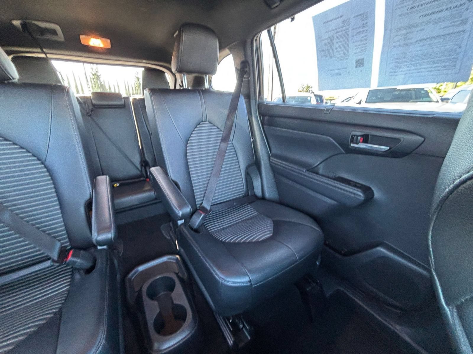 Used 2025 Toyota Highlander XSE AWD/4WD image 36