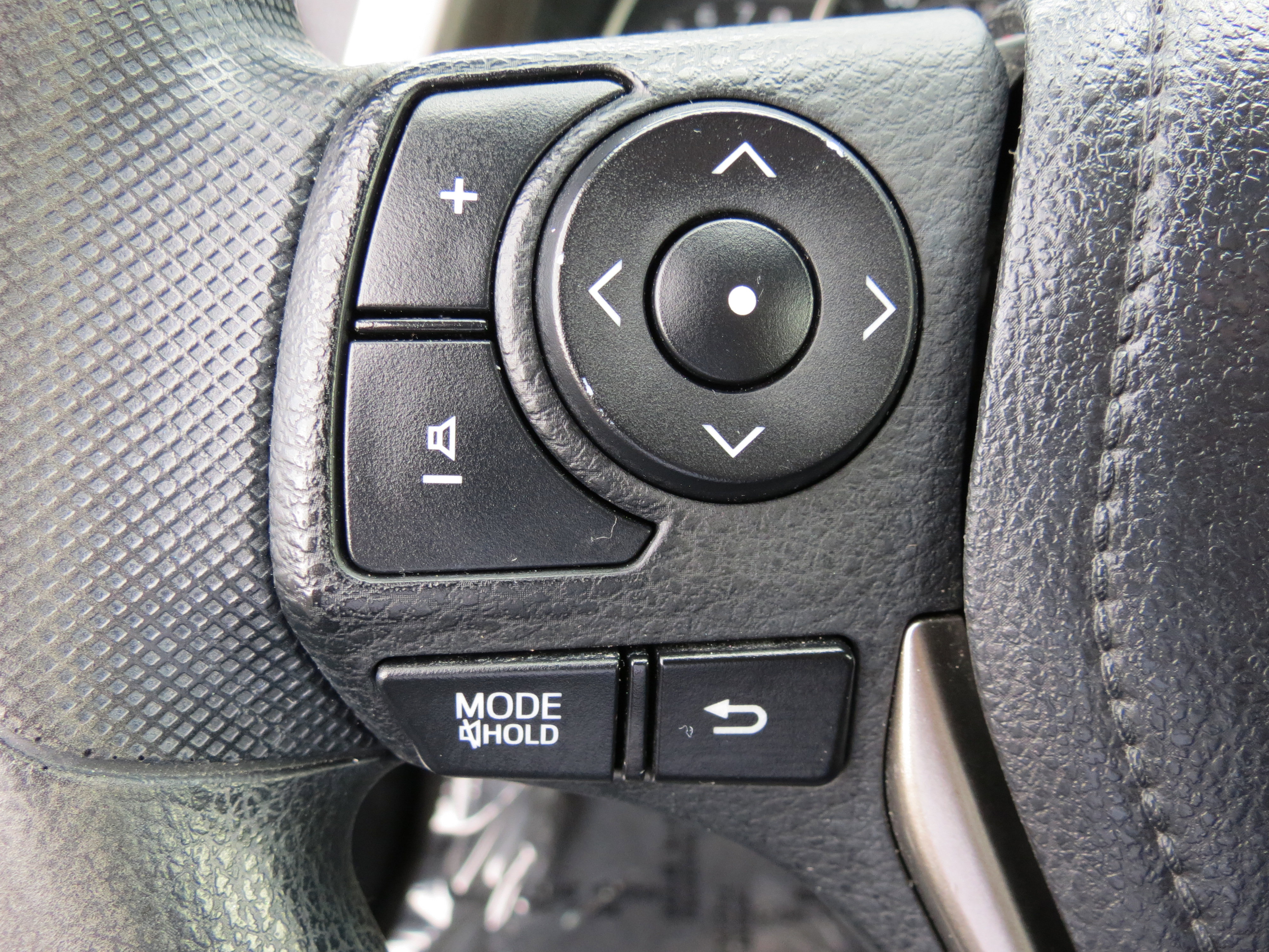 Used 2013 Toyota RAV4 LE FWD image 12