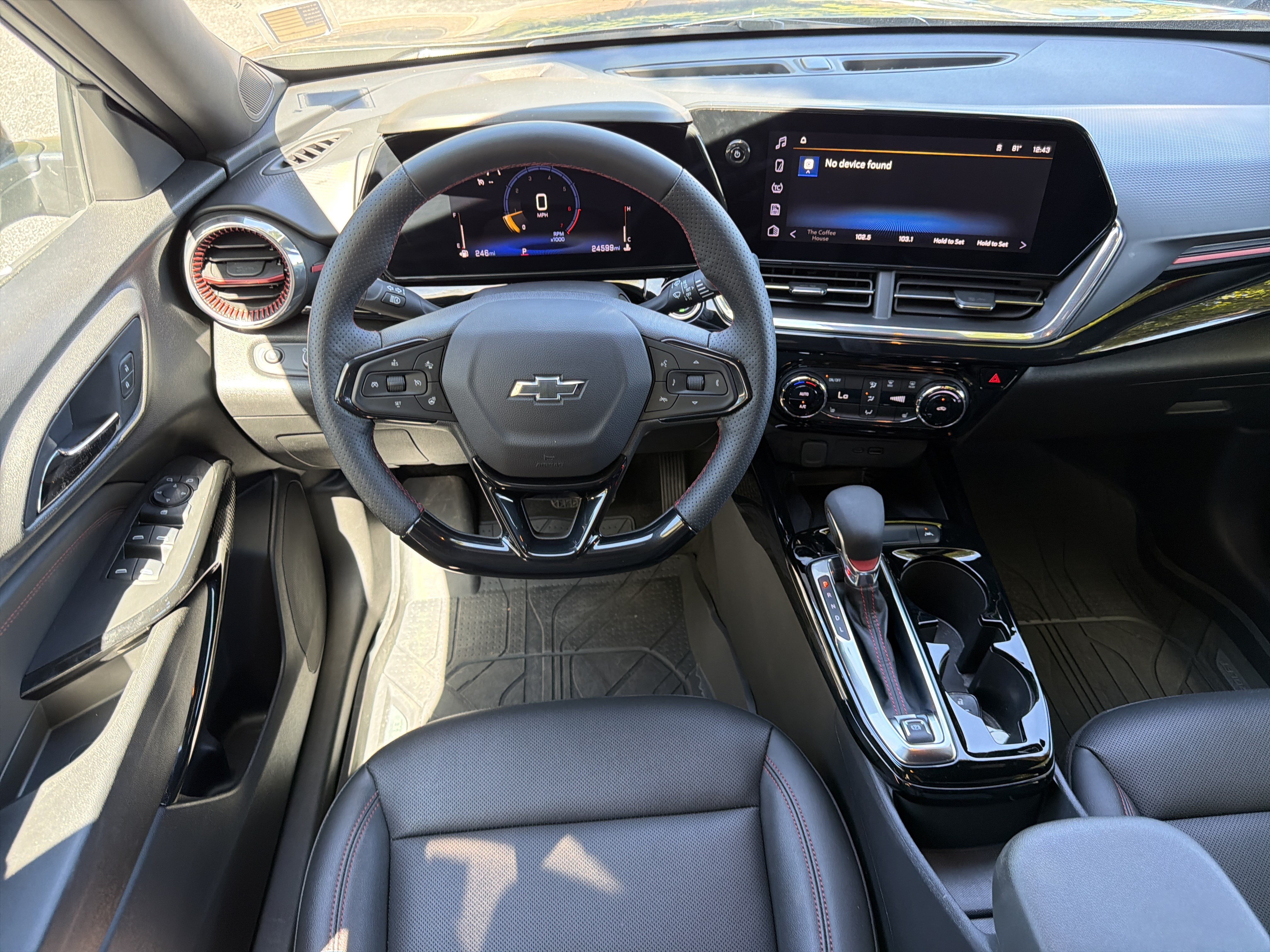 Used 2025 Chevrolet Trax RS w/ Sunroof Package FWD image 22
