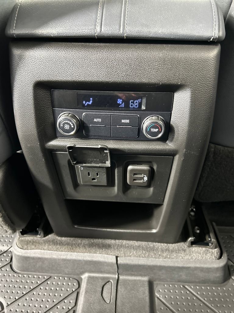 Used 2020 Chevrolet Traverse LT w/ LT Premium Package image 18