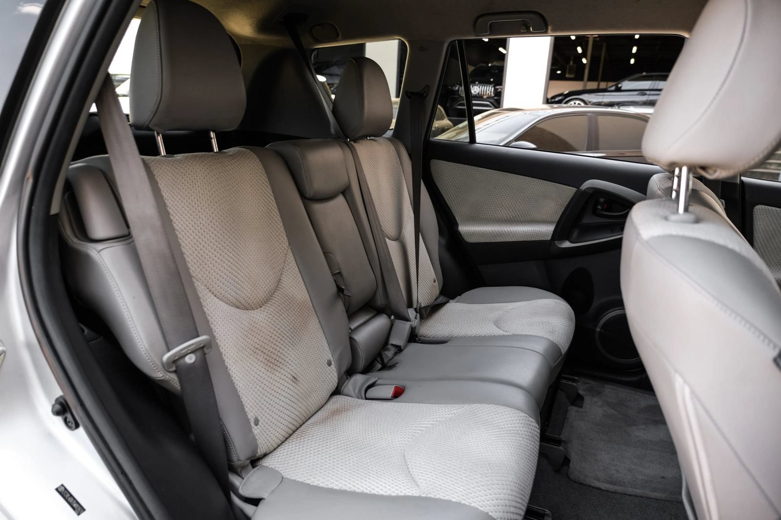 Used 2014 Toyota RAV4 EV FWD image 32